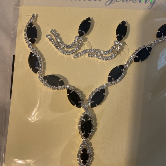 Rhinestone necklace set - Picture 3 of 4